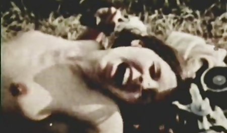 Lezbiyen Üçlü Genç göğüsler oynamak ve türk porn mature parmak kedi